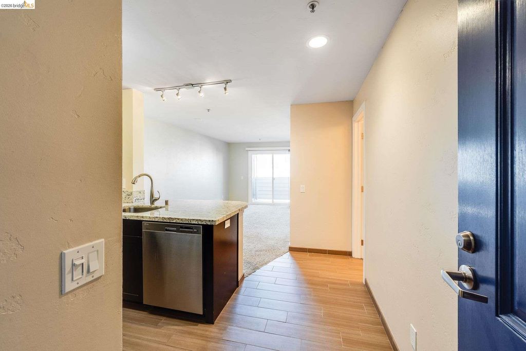 Photo of 6400 Christie Ave #3408, Emeryville, CA 94608 (MLS # 41124382)