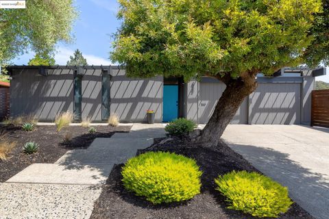 8156 Coach Dr, Oakland, CA 94605 - MLS#: 41090861