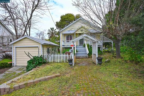 Photo of 921 E 6Th St, Benicia, CA 94510 (MLS # 41125811)
