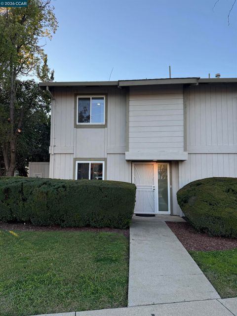Photo of 1725 Landana Dr #7, Concord, CA 94519 (MLS # 41121310)