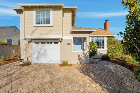 Photo of 957 E Grant Place, San Mateo, CA 94402 (MLS # ML82034174)
