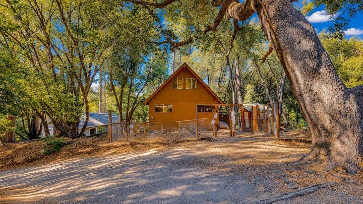 Photo 1 of 24 — 17895 Towhee Lane, Twain Harte, CA 95383
