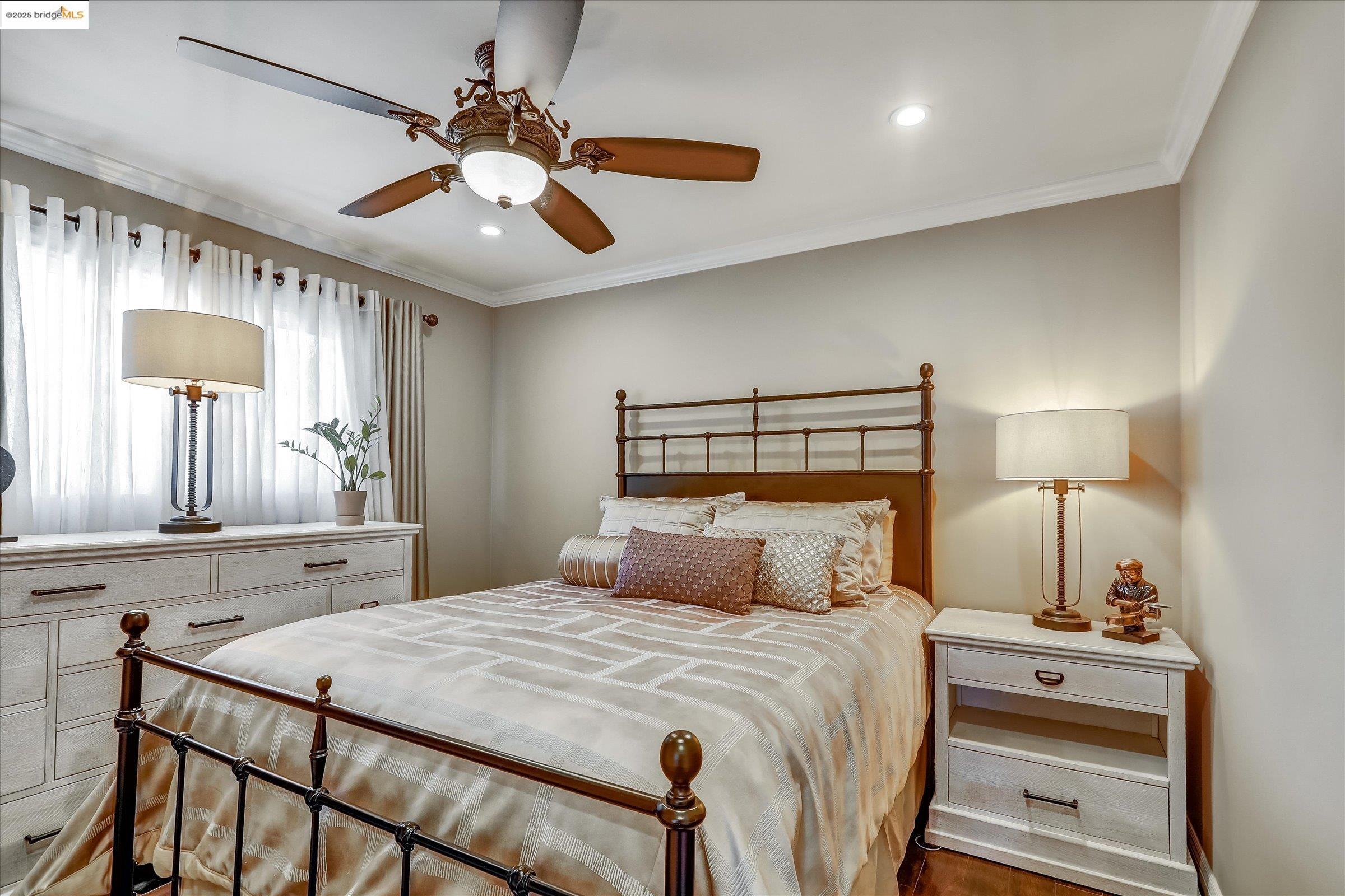 Oakland, California 94605, United States, 5 Bedrooms Bedrooms, ,Residential,Active,177696