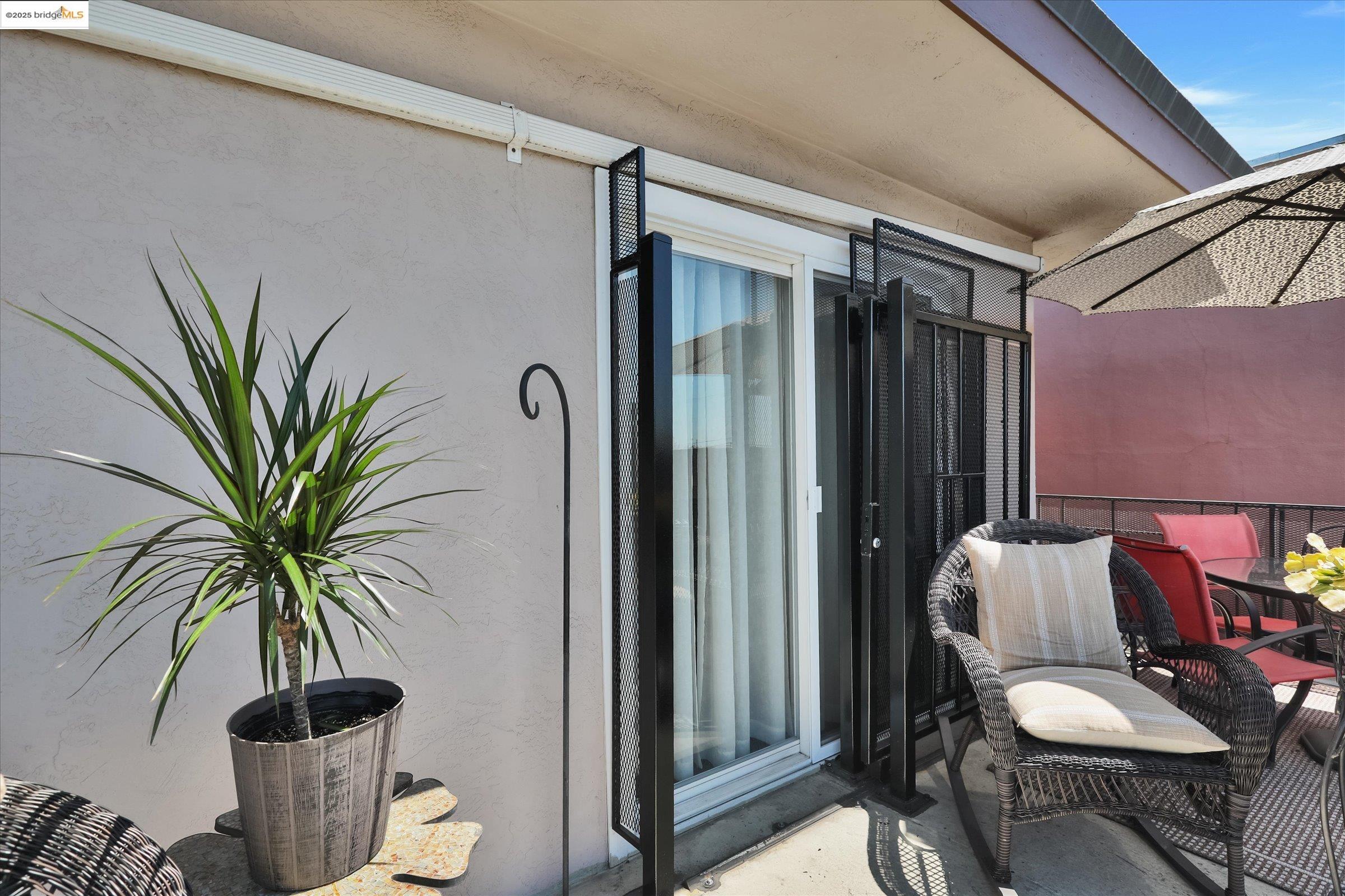 Oakland, California 94605, United States, 5 Bedrooms Bedrooms, ,Residential,Active,177696