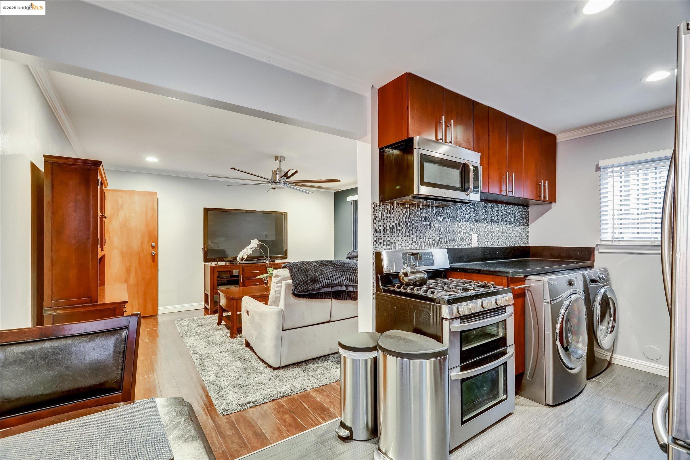 Oakland, California 94605, United States, 5 Bedrooms Bedrooms, ,Residential,Active,177696