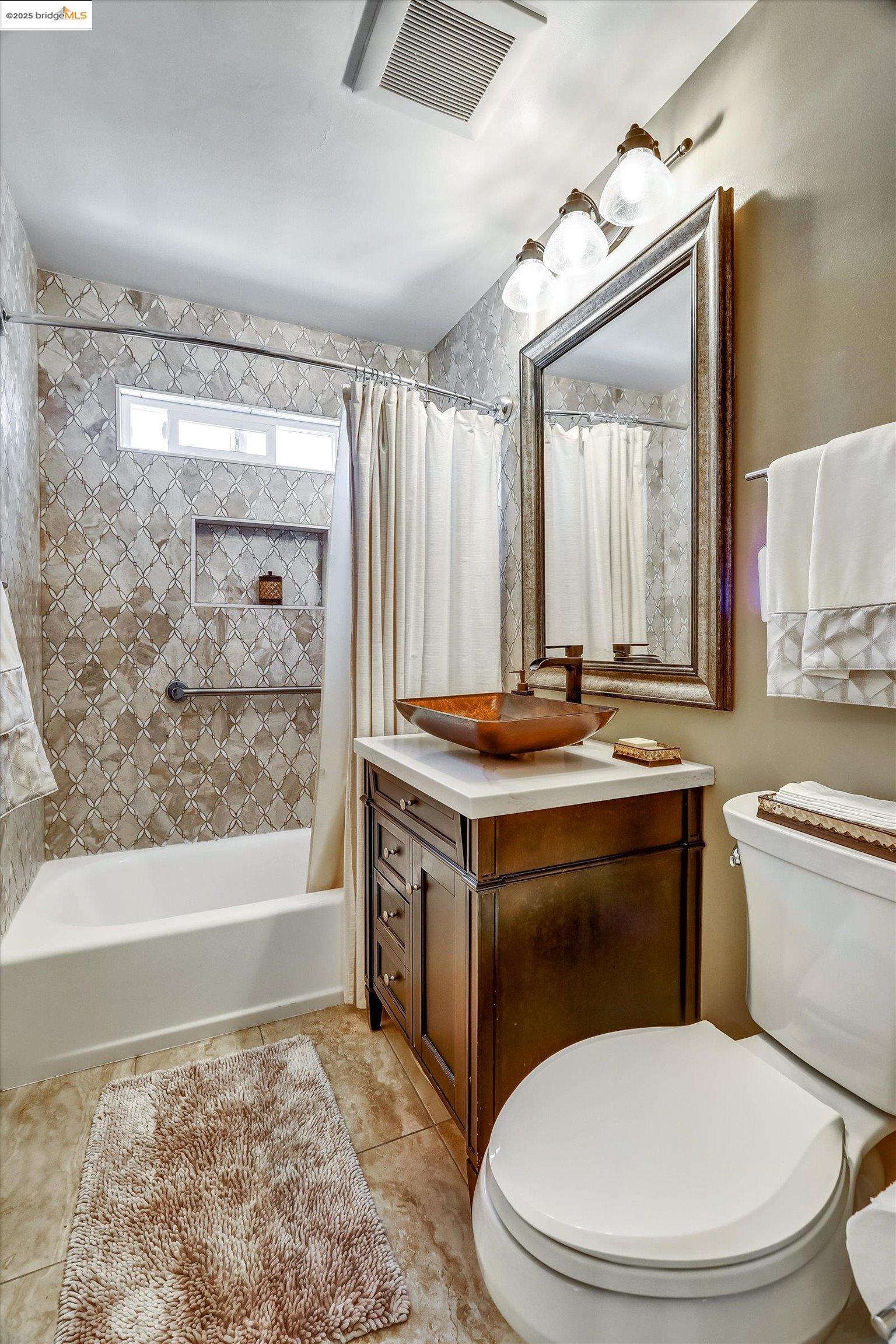 Oakland, California 94605, United States, 5 Bedrooms Bedrooms, ,Residential,Active,177696