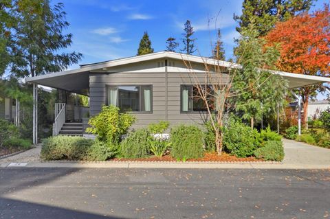 Photo of 26 Quail Hollow Drive #26, San Jose, CA 95128 (MLS # ML82029211)