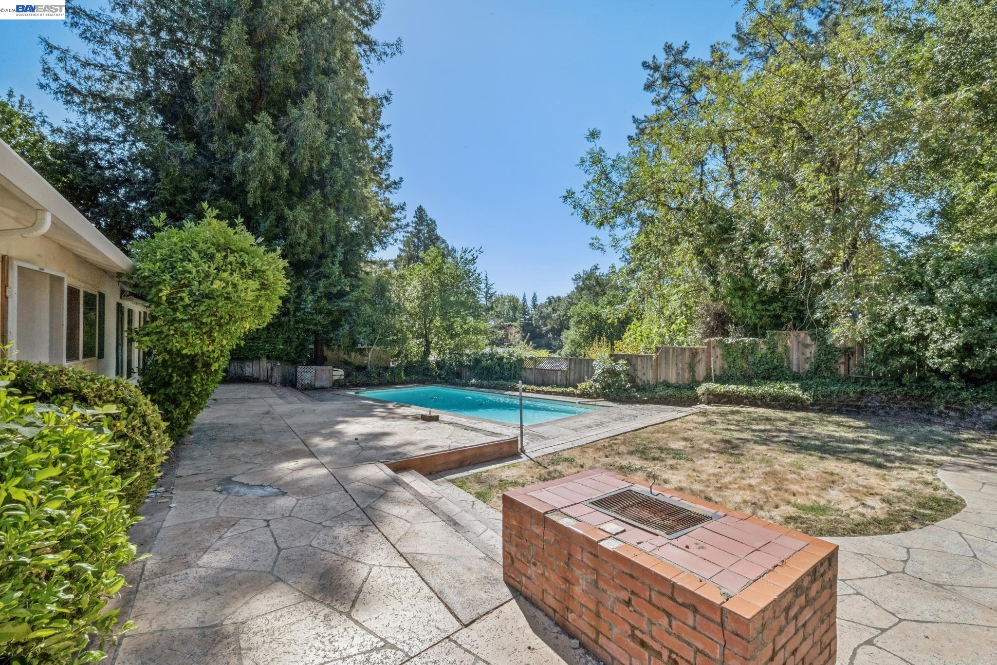 1110 SIERRA VISTA WAY