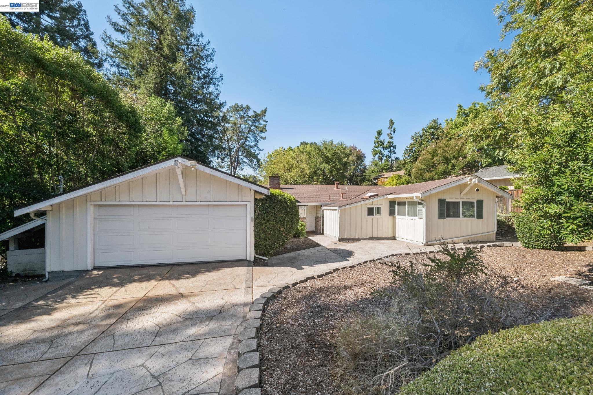 1110 SIERRA VISTA WAY
