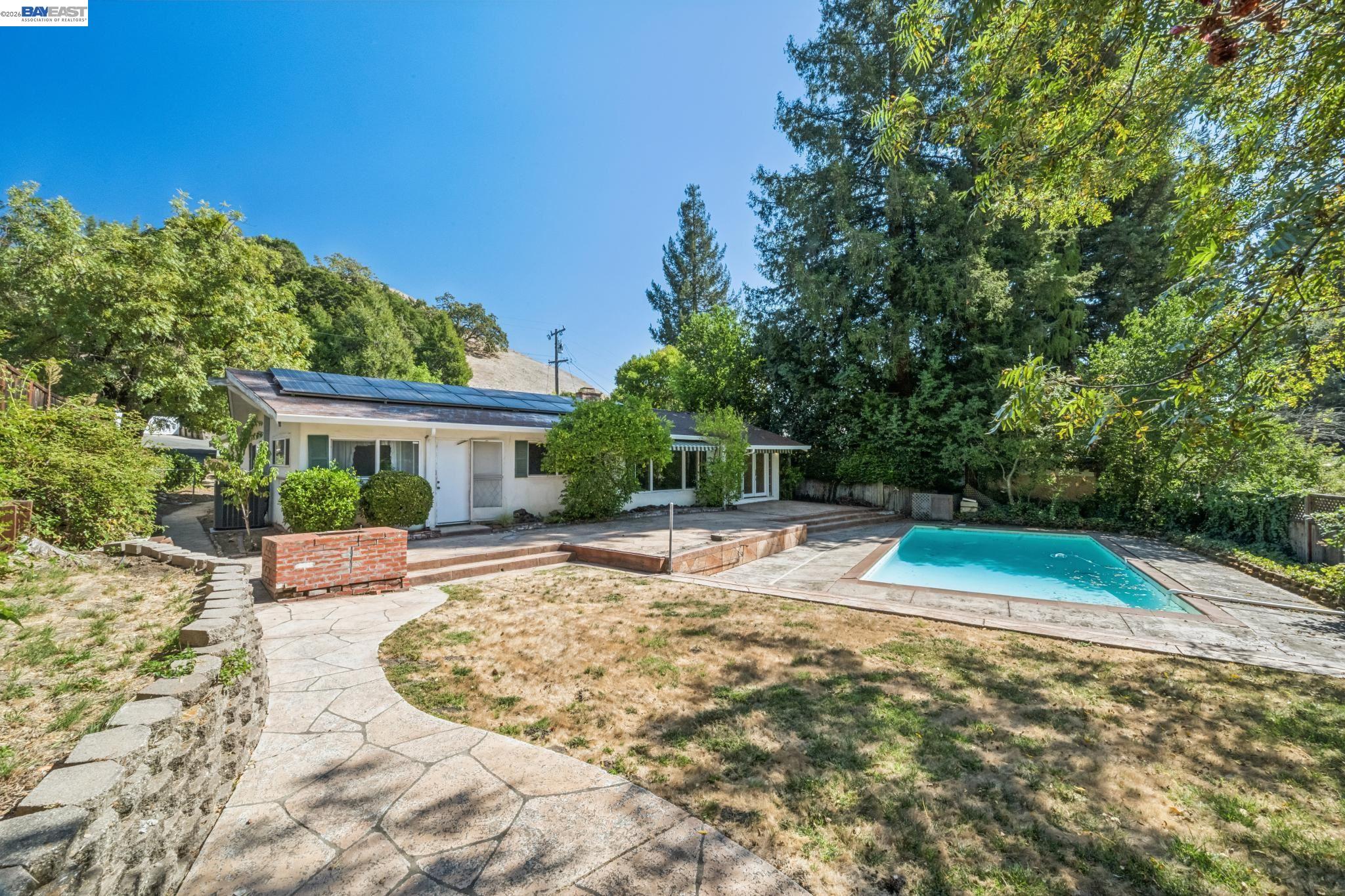 1110 SIERRA VISTA WAY