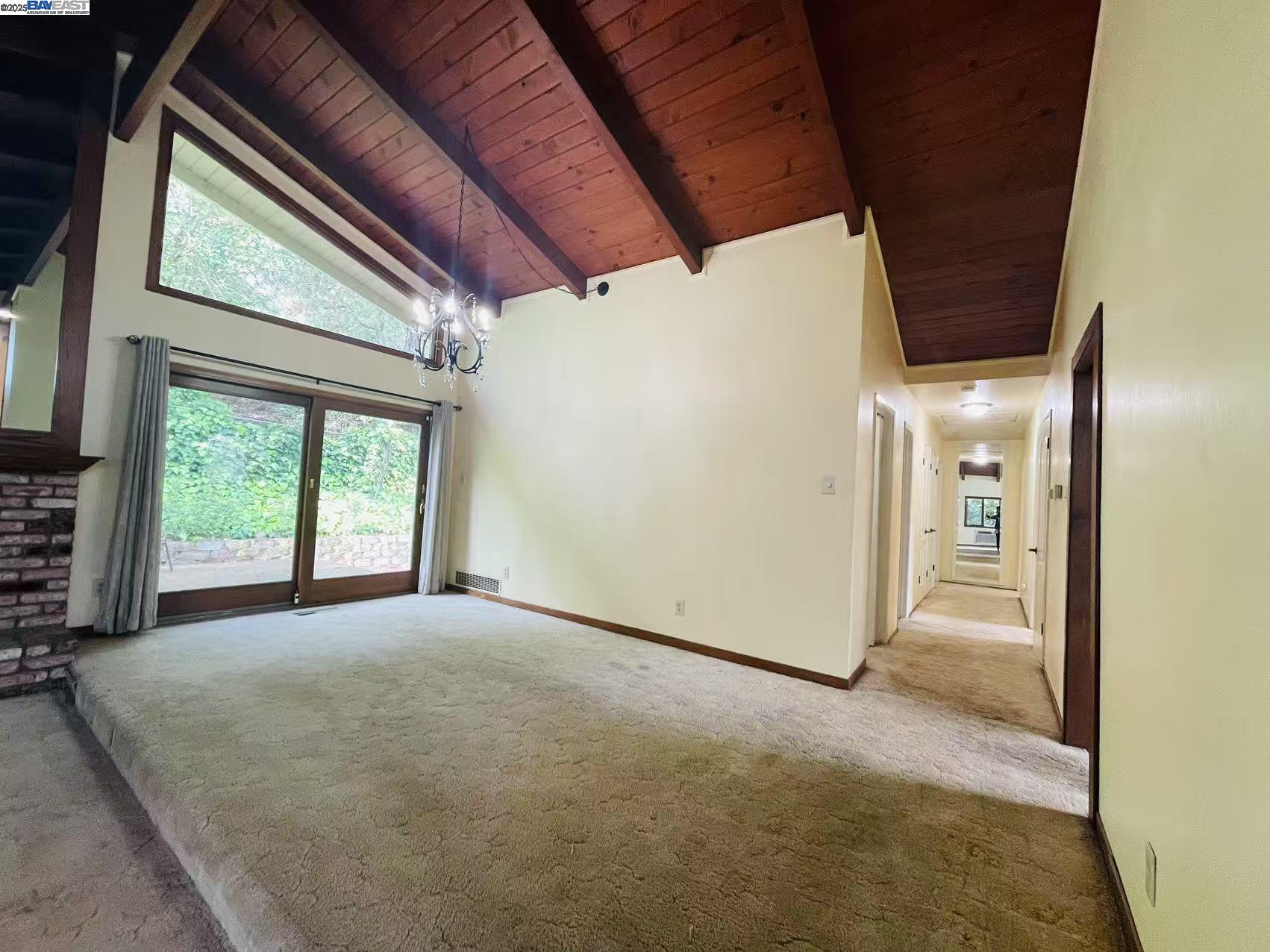 16 Castlewood Dr
