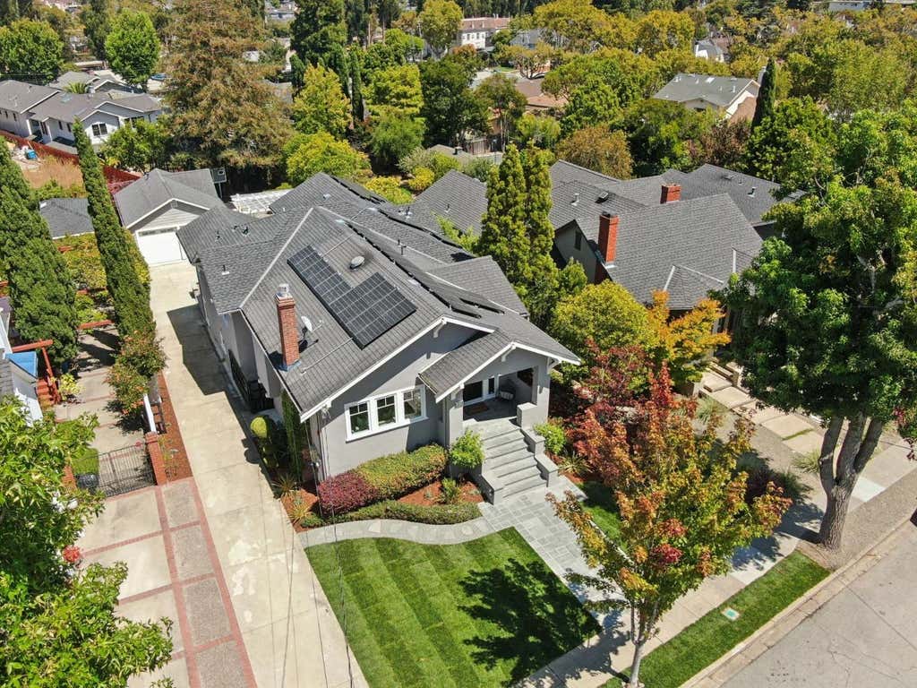 Photo of 818 Crossway Road, Burlingame, CA 94010 (MLS # ML82058601)