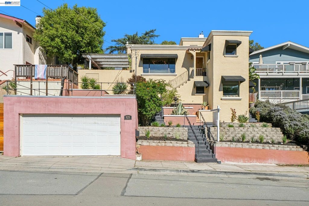 Photo of 825 Lafayette St, Martinez, CA 94553 (MLS # 41127175)