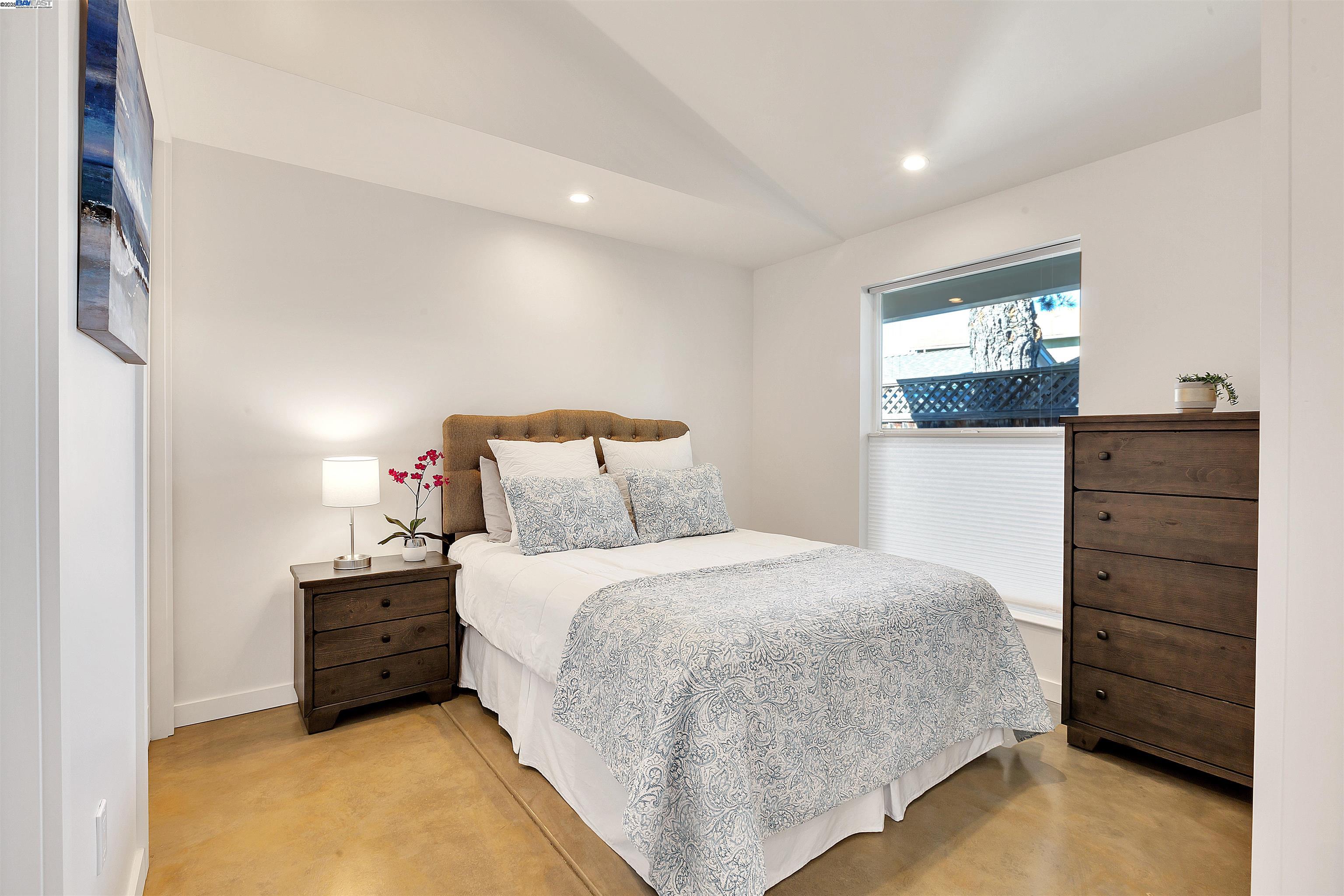 Alameda, California 94502, United States, 1 Bedroom Bedrooms, ,1 BathroomBathrooms,Residential,Active,177716