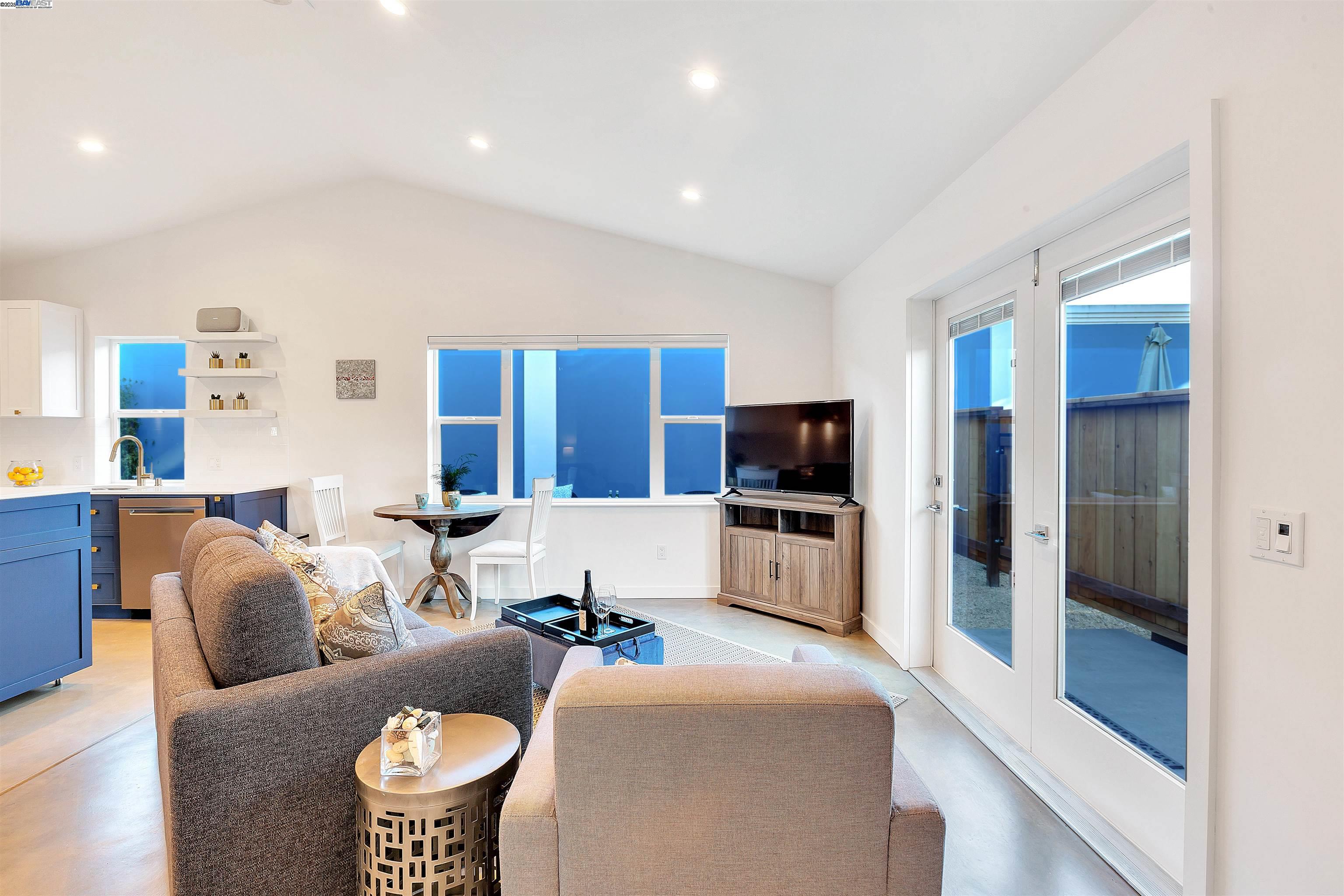 Alameda, California 94502, United States, 1 Bedroom Bedrooms, ,1 BathroomBathrooms,Residential,Active,177716