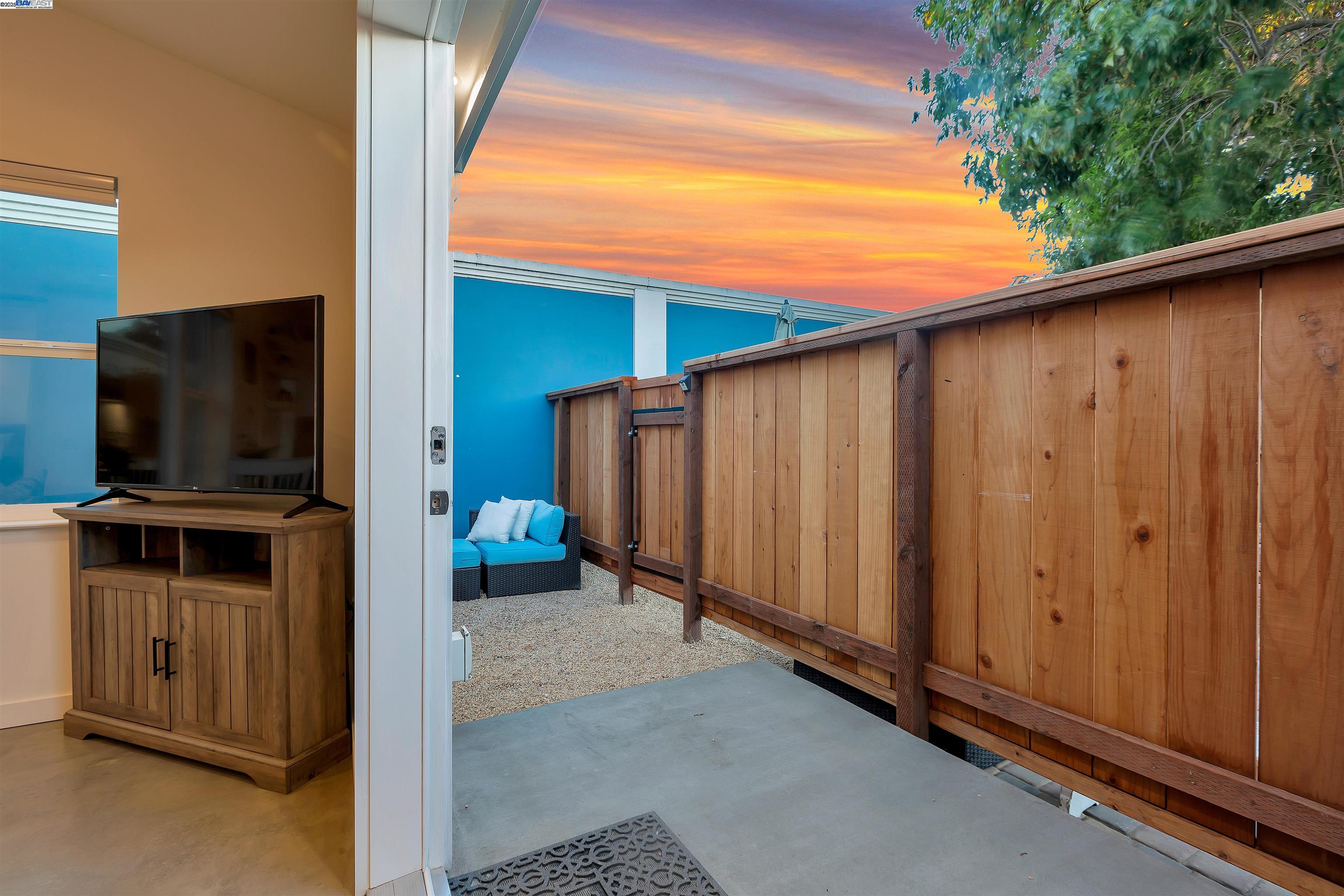 Alameda, California 94502, United States, 1 Bedroom Bedrooms, ,1 BathroomBathrooms,Residential,Active,177716