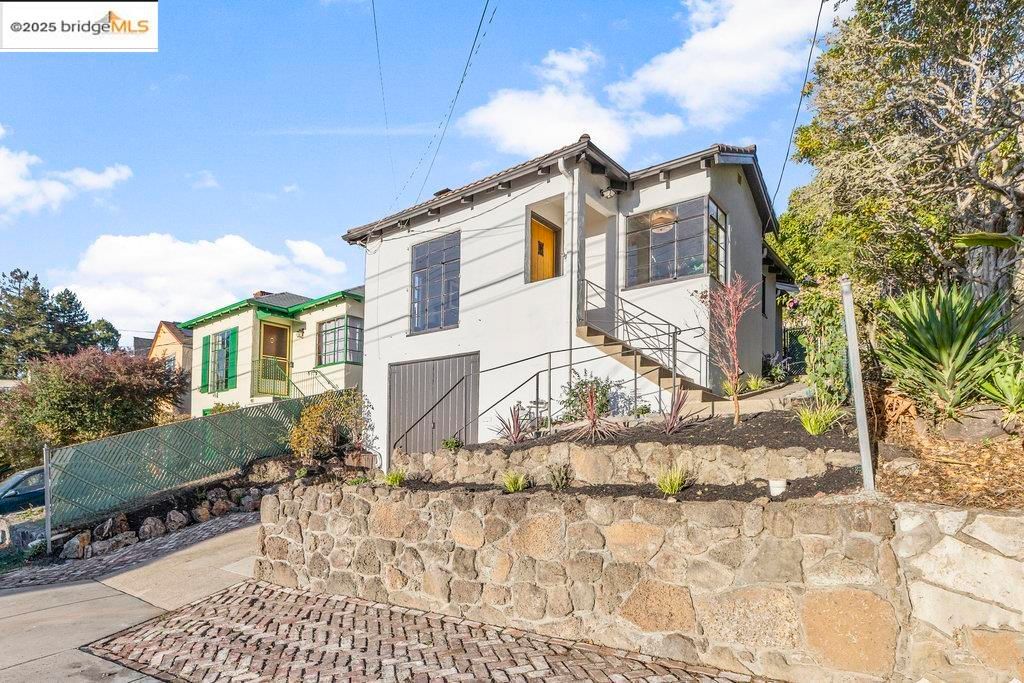 Photo of 85 Stratford Rd, Kensington, CA 94707 (MLS # 41116108)