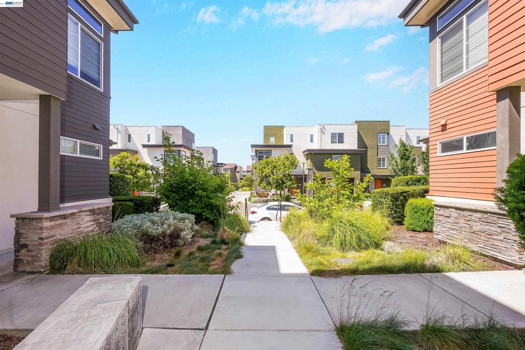 Photo of 29268 Hub Ln, Hayward, CA 94544 (MLS # 41135332)