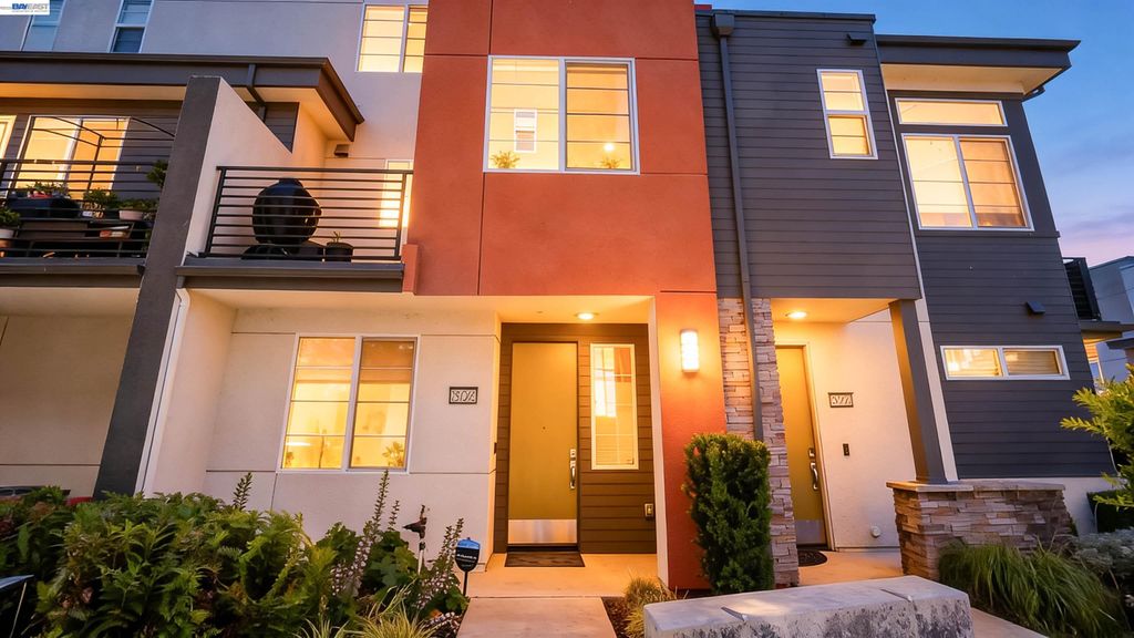 Photo of 29268 Hub Ln, Hayward, CA 94544 (MLS # 41135332)