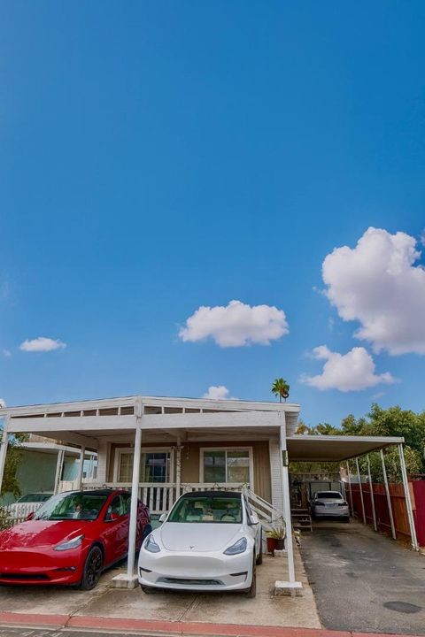 Photo of 2580 Senter Rd #424, San Jose, CA 95111 (MLS # ML82029037)