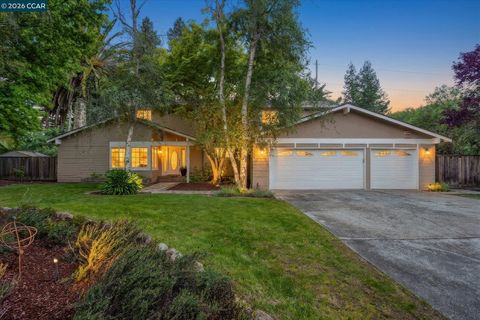 Photo of 651 Derbyshire Pl, Danville, CA 94526 (MLS # 41132737)