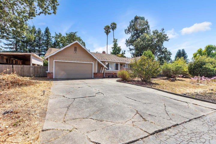 Photo 1 of 33 — 533 Hart Lane, Sebastopol, CA 95472