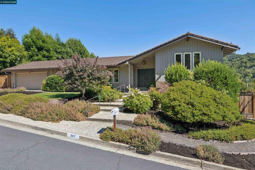 Photo of 267 Fernwood Dr, Moraga, CA 94556 (MLS # 41143501)