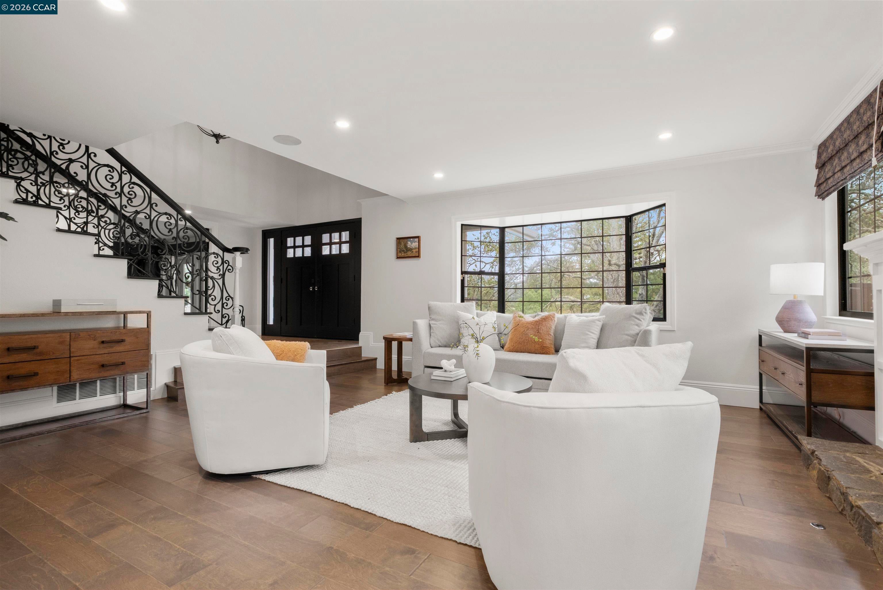 330 Twin Peaks Ln
