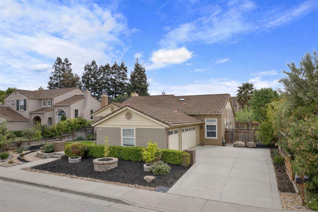Photo of 19135 Chinook Court, Morgan Hill, CA 95037 (MLS # ML82040755)