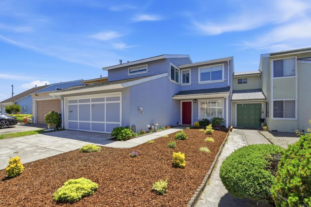 Photo of 39 Saint James Court, Daly City, CA 94015 (MLS # ML82047383)