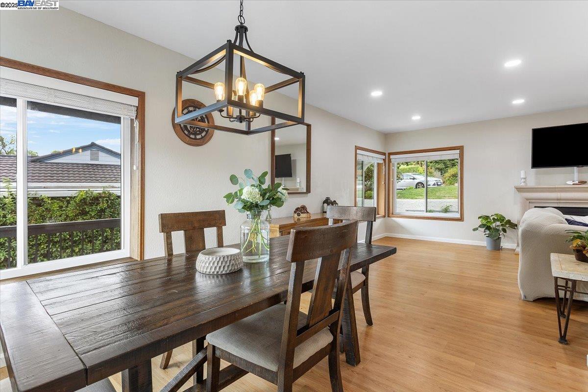 Lafayette, California 94549, United States, 3 Bedrooms Bedrooms, ,2 BathroomsBathrooms,Residential,Pending,209968