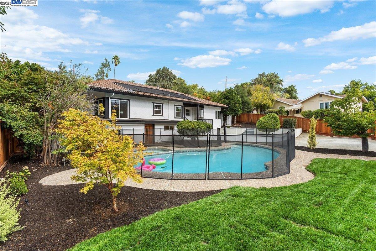 Lafayette, California 94549, United States, 3 Bedrooms Bedrooms, ,2 BathroomsBathrooms,Residential,Pending,209968