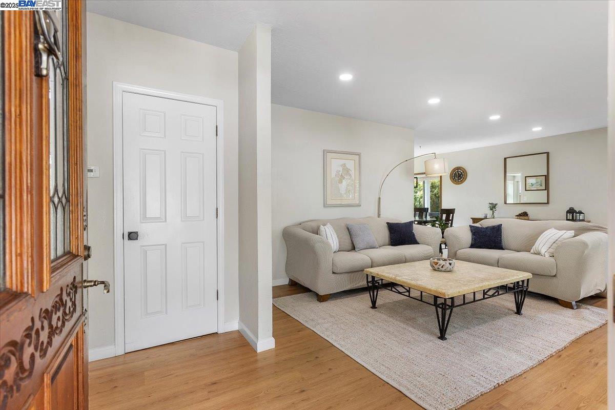 Lafayette, California 94549, United States, 3 Bedrooms Bedrooms, ,2 BathroomsBathrooms,Residential,Pending,209968