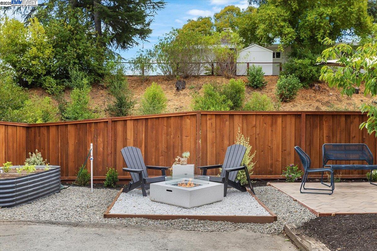 Lafayette, California 94549, United States, 3 Bedrooms Bedrooms, ,2 BathroomsBathrooms,Residential,Pending,209968