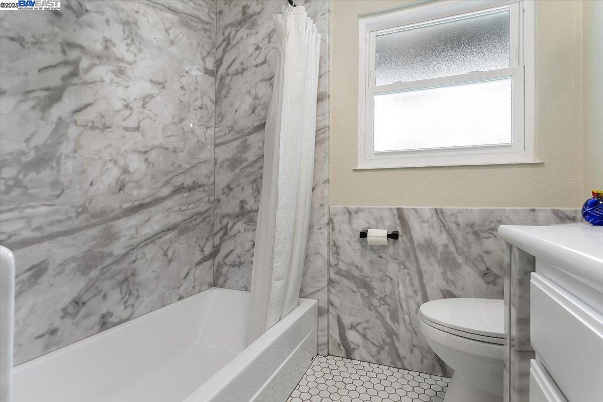 Lafayette, California 94549, United States, 3 Bedrooms Bedrooms, ,2 BathroomsBathrooms,Residential,Pending,209968