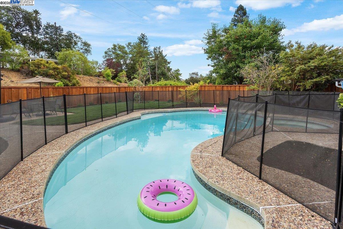 Lafayette, California 94549, United States, 3 Bedrooms Bedrooms, ,2 BathroomsBathrooms,Residential,Pending,209968