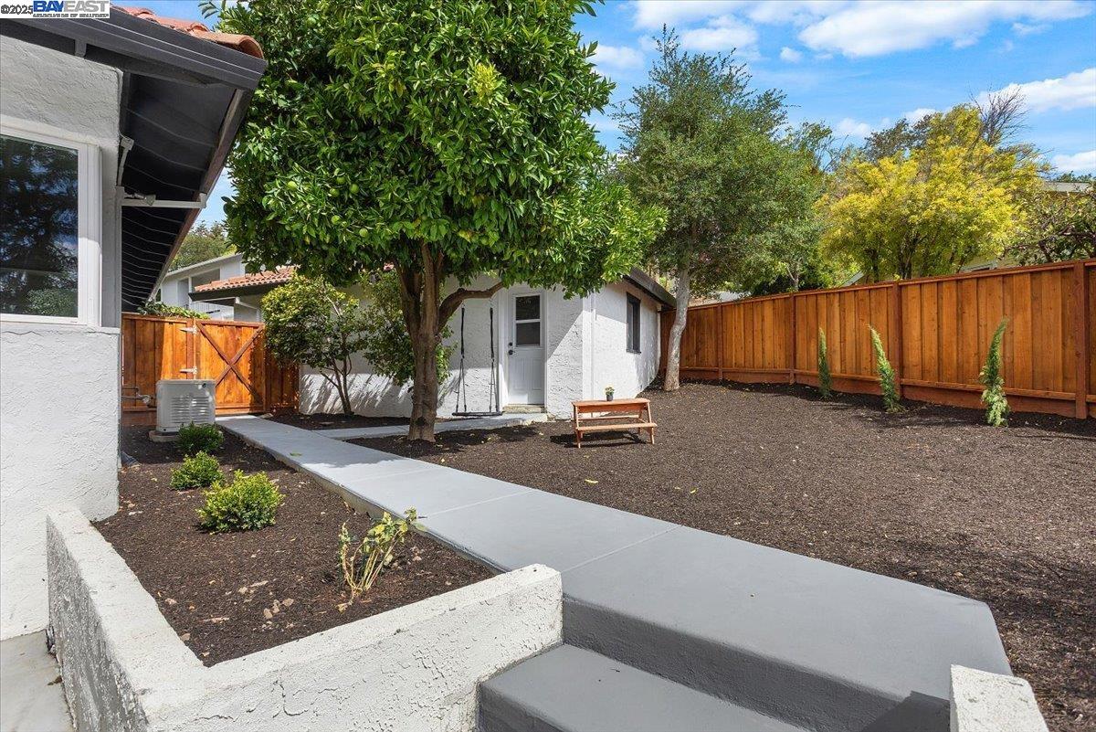 Lafayette, California 94549, United States, 3 Bedrooms Bedrooms, ,2 BathroomsBathrooms,Residential,Pending,209968