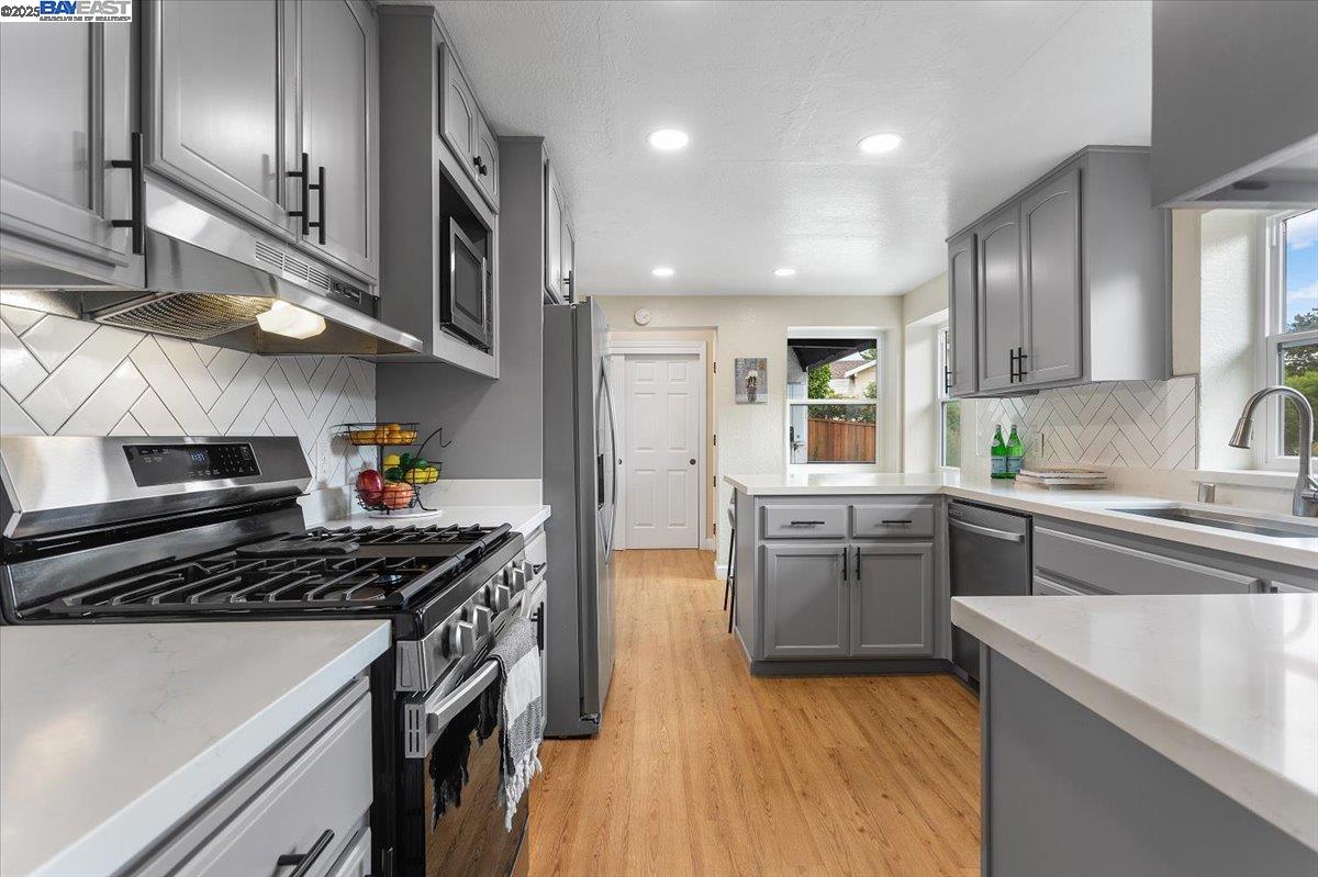 Lafayette, California 94549, United States, 3 Bedrooms Bedrooms, ,2 BathroomsBathrooms,Residential,Pending,209968