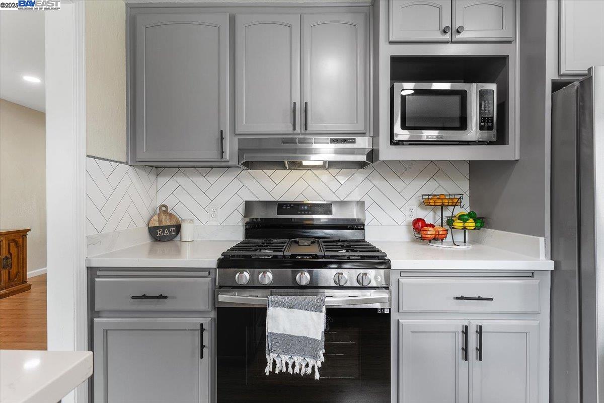 Lafayette, California 94549, United States, 3 Bedrooms Bedrooms, ,2 BathroomsBathrooms,Residential,Pending,209968