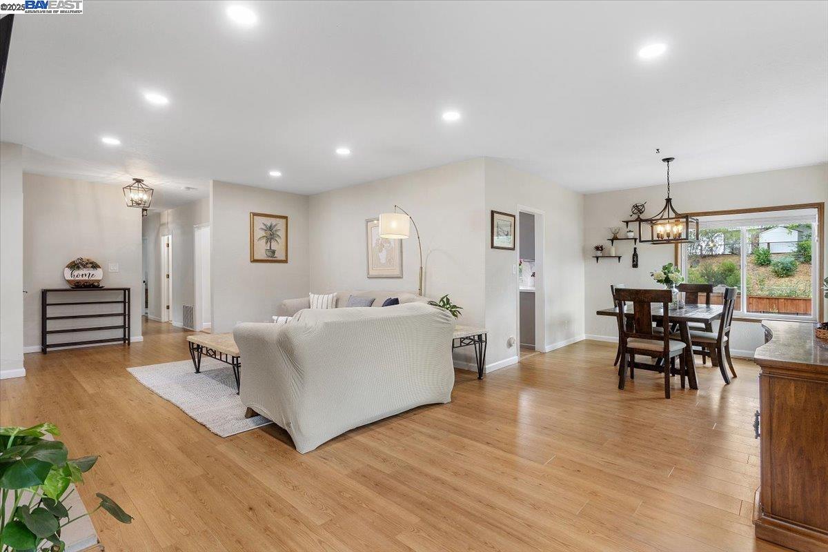 Lafayette, California 94549, United States, 3 Bedrooms Bedrooms, ,2 BathroomsBathrooms,Residential,Pending,209968