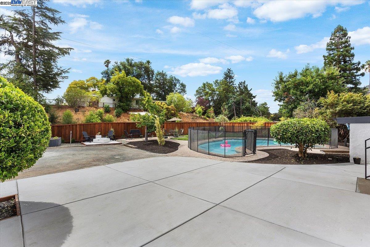 Lafayette, California 94549, United States, 3 Bedrooms Bedrooms, ,2 BathroomsBathrooms,Residential,Pending,209968