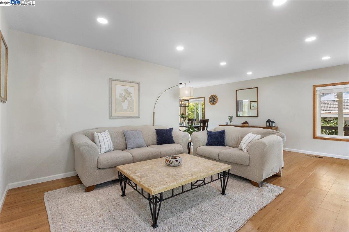 Lafayette, California 94549, United States, 3 Bedrooms Bedrooms, ,2 BathroomsBathrooms,Residential,Pending,209968