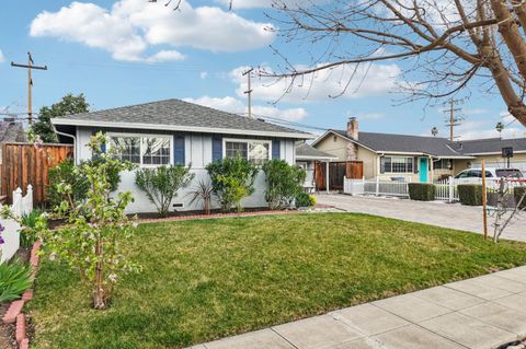 Photo of 3272 Vistamont Drive, San Jose, CA 95118 (MLS # ML82033875)