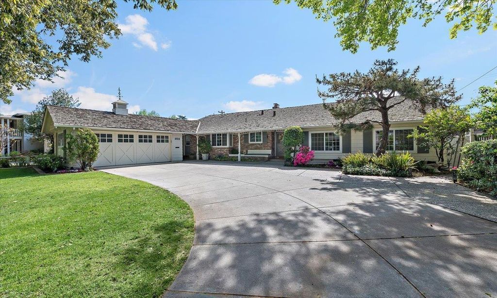 Photo of 1722 Sweetbriar Drive, San Jose, CA 95125 (MLS # ML82040625)