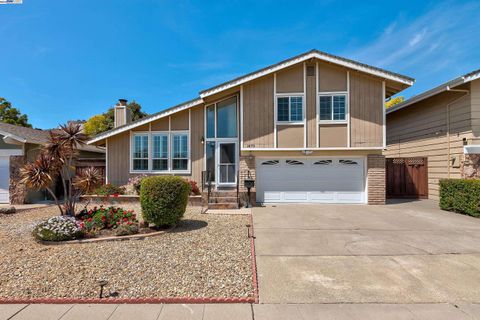 1475 FRY LN Hayward CA 94545