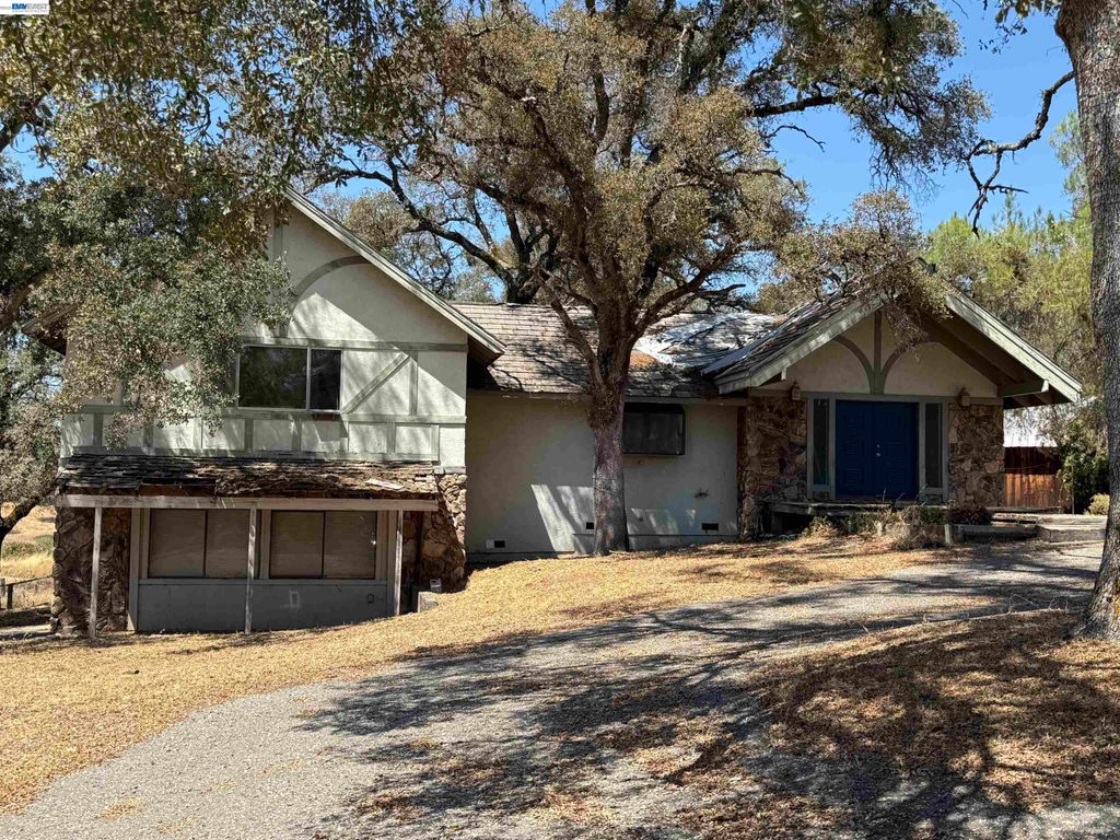 Photo of 5055 Meadow View Ln, Auburn, CA 95602 (MLS # 41135381)