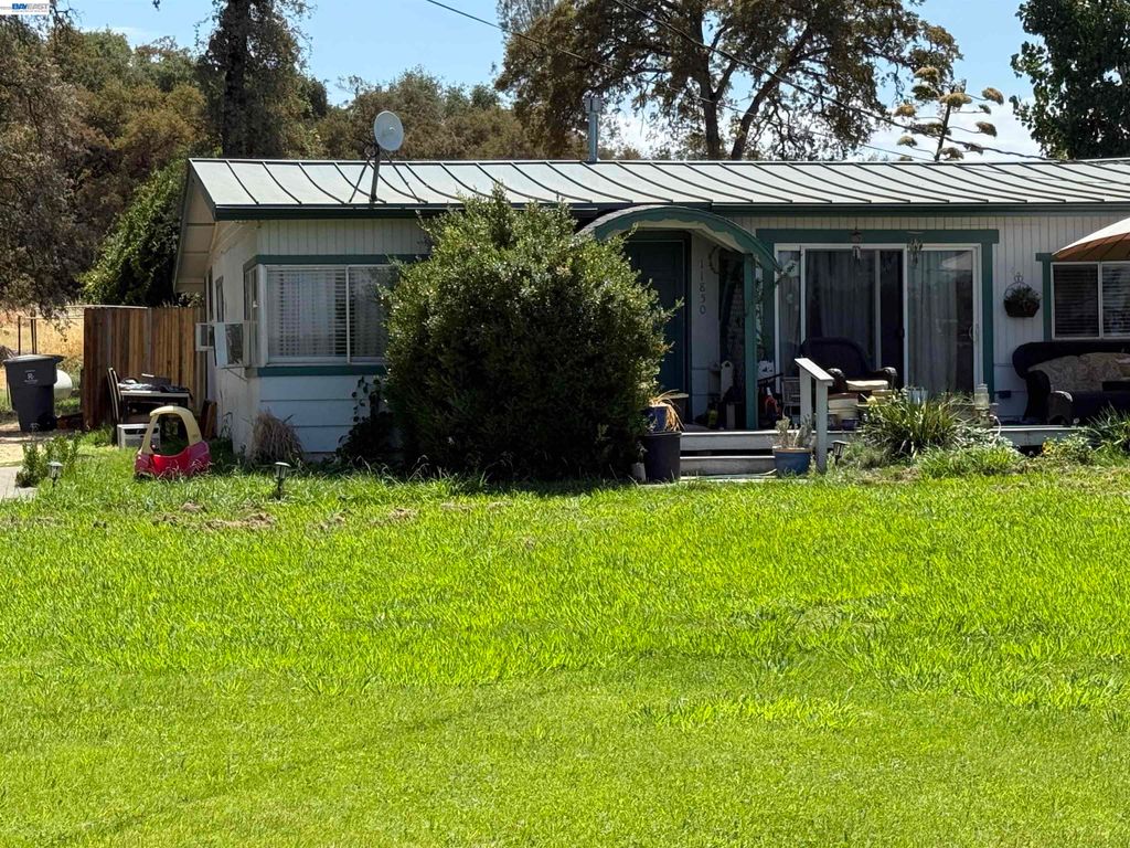 Photo of 5055 Meadow View Ln, Auburn, CA 95602 (MLS # 41135381)