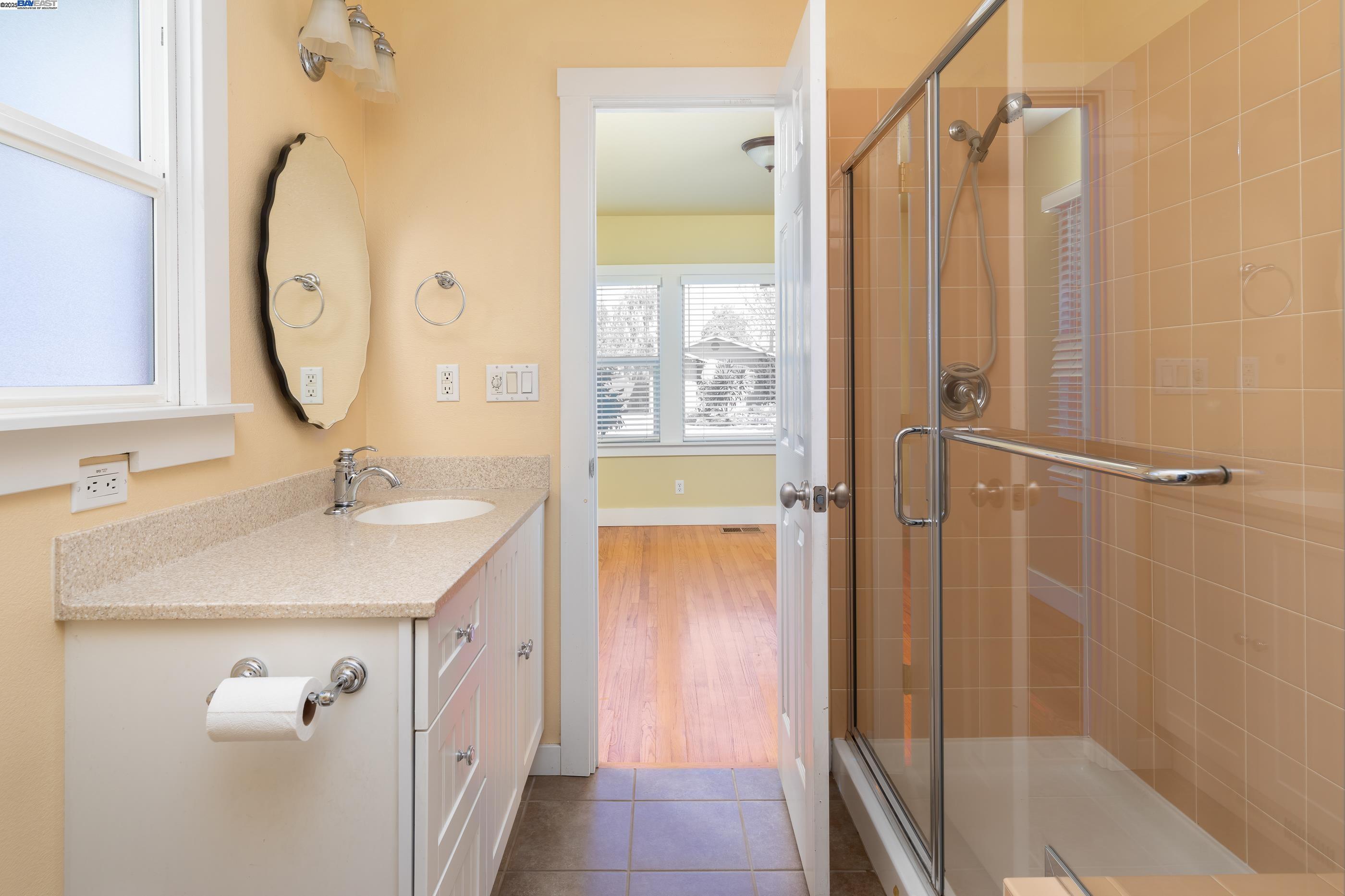 San Leandro, California 94577, United States, 3 Bedrooms Bedrooms, ,2 BathroomsBathrooms,Residential,Pending,126939