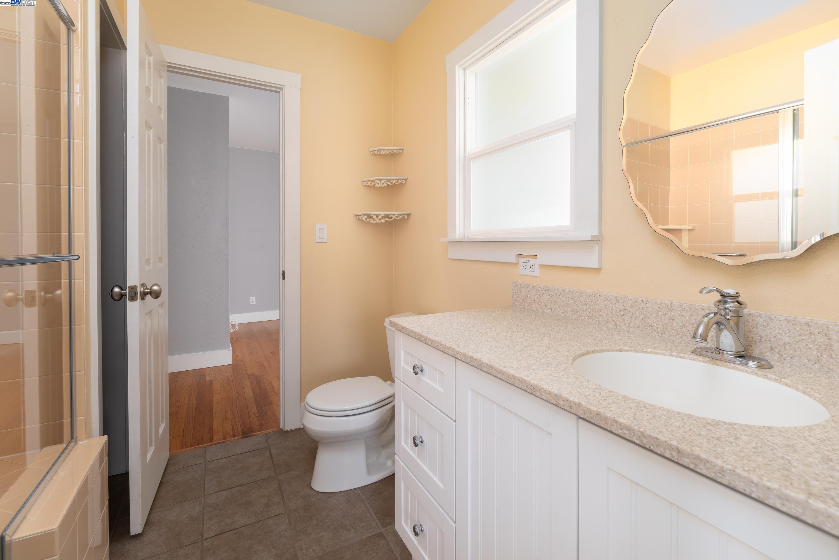 San Leandro, California 94577, United States, 3 Bedrooms Bedrooms, ,2 BathroomsBathrooms,Residential,Pending,126939