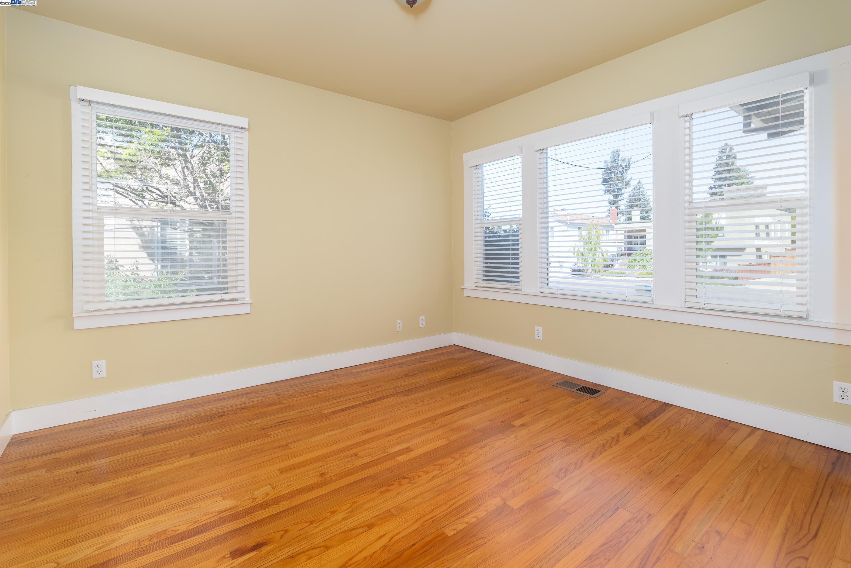 San Leandro, California 94577, United States, 3 Bedrooms Bedrooms, ,2 BathroomsBathrooms,Residential,Pending,126939